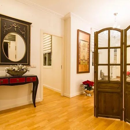 Centrico Y Moderno. Chamberi. 4 Personas, 2 Banos * Madrid