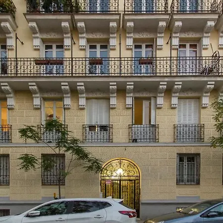 Centrico Y Moderno. Chamberi. 4 Personas, 2 Banos * Madrid