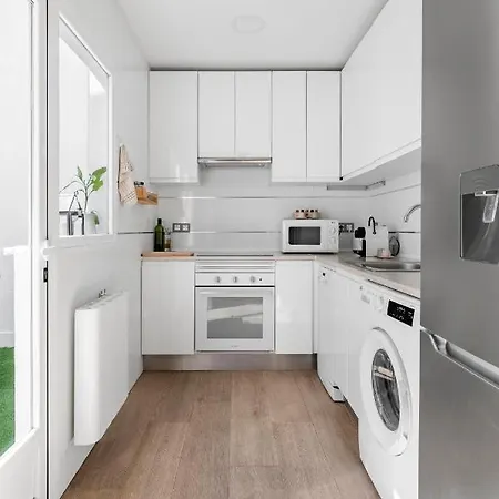 Cozy 2 Bedroom With Patio Madrid
