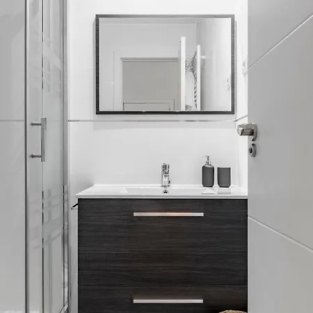 Apartamento Cozy 2 Bedroom With Patio Madrid