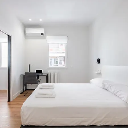 1 Bedroom 1 Bathroom Furnished - Salamanca - Modern - Mintystay Apartment