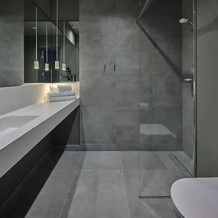 Zleep Airport Hotell 3*