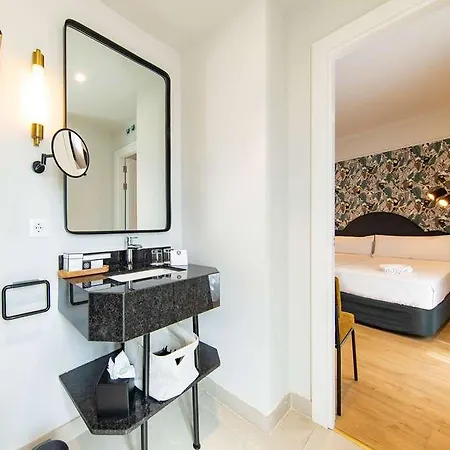 Soho Boutique Opera Hotel 4*