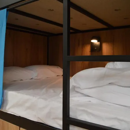Debod Hostal *