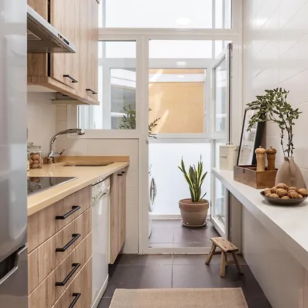 Azreg - 2 Bedroom In Almagro Apartment *
