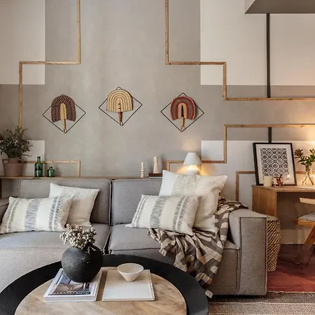 Azreg - 2 Bedroom In Almagro Apartment