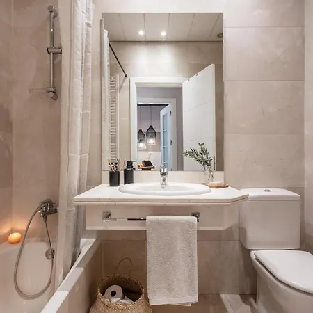 Azreg - 2 Bedroom In Almagro Madrid
