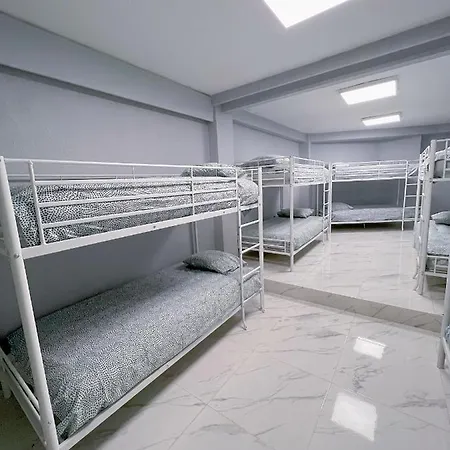 Thirty One Hostal *