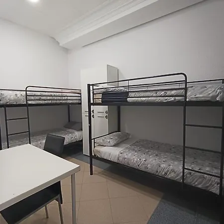 Parsa Hostel *