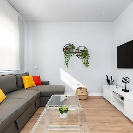 Bright Apartment- 1bd 1bth- Alonso Cano