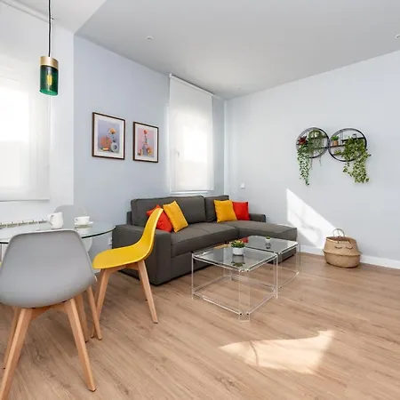 Bright Apartment- 1bd 1bth- Alonso Cano Apartment