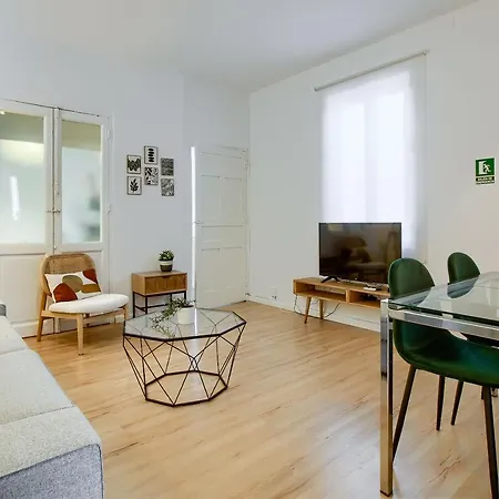 Charming Anton Martin Market Apartment *