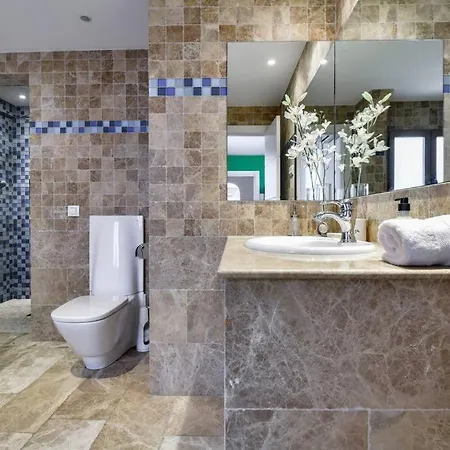 Big Stylish And Modern In Centre Apartment Madrid
