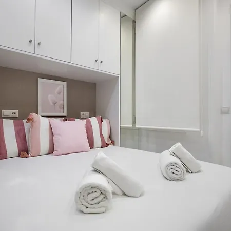 Charming Plaza Del Dos De Mayo Apartment *