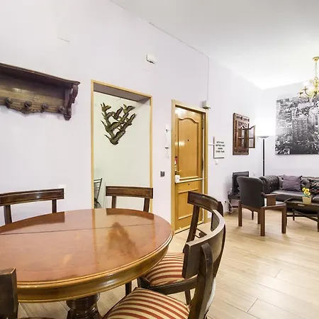 Charming Tirso De Molina I Apartment