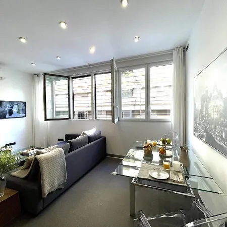 Impecable, Nuevo, Comodo, Frente Al Metro Colombia Apartamento *