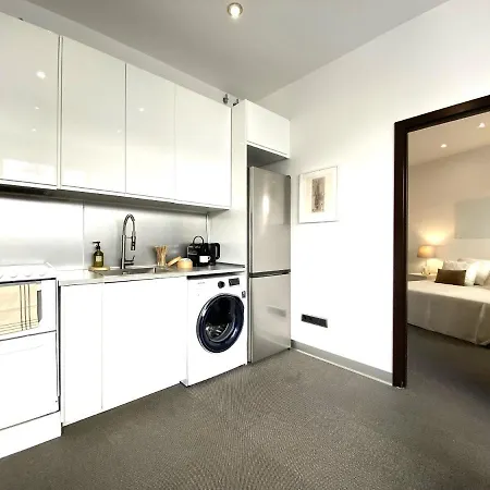 Apartamento Impecable, Nuevo, Comodo, Frente Al Metro Colombia