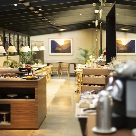 Icon Embassy Hotel 4*