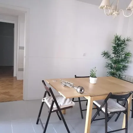 Piso Con Buena Energia * Madrid
