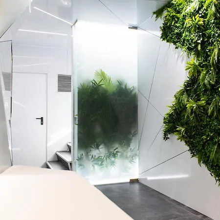Capsule hotel Optimi *