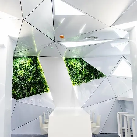 Capsule hotel Optimi *
