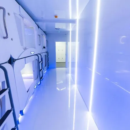 Optimi Capsule hotel *