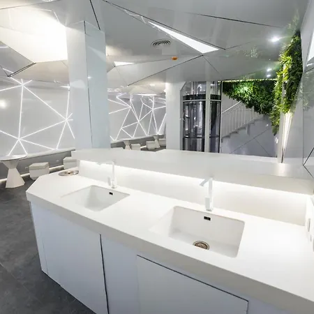 Optimi Capsule hotel *