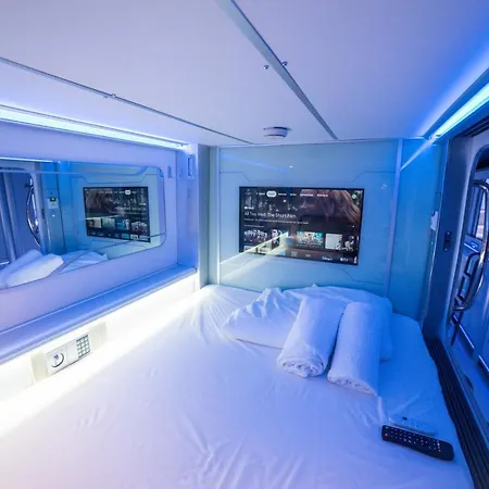 Capsule hotel Optimi
