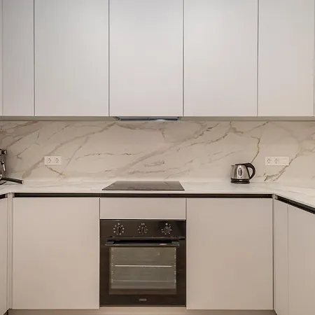 Lalatina Iv Calle Conde De Romanones 4br 4bh