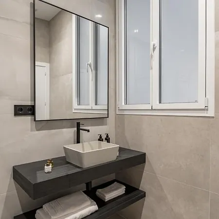 Malasana Vii Calle San Mateo 3br 3bh Appartamento Madrid