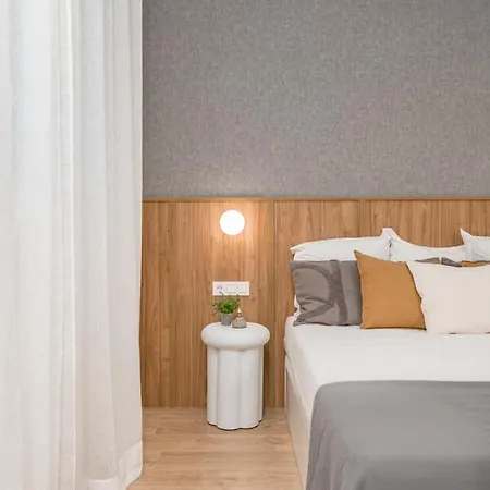 Lalatina Iv Calle Conde De Romanones 4br 4bh *