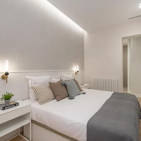 Lalatina Iv Calle Conde De Romanones 4br 4bh Apartment Madrid
