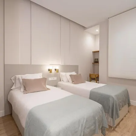 Apartment Lalatina Iv Calle Conde De Romanones 4br 4bh Madrid