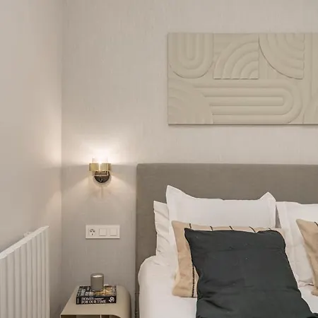 Lalatina Iv Calle Conde De Romanones 4br 4bh *