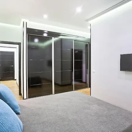 Claudio Coello I, By Presidence Apartment *