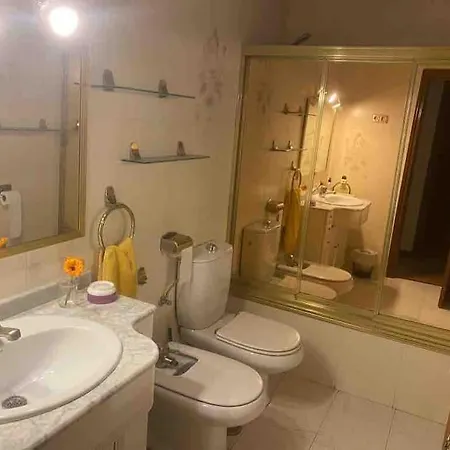 Piso Amplio, Iluminado Y Muy Bien Comunicado *