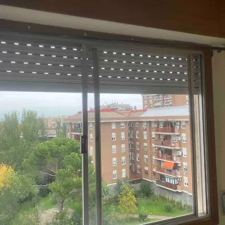 Piso Amplio, Iluminado Y Muy Bien Comunicado