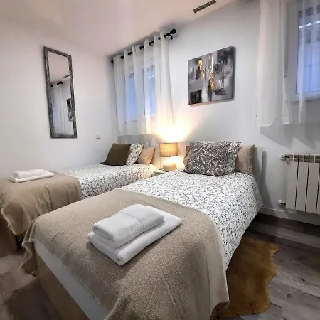Aeropuerto - Ifema - Wanda - Plenilunio Apartment Madrid