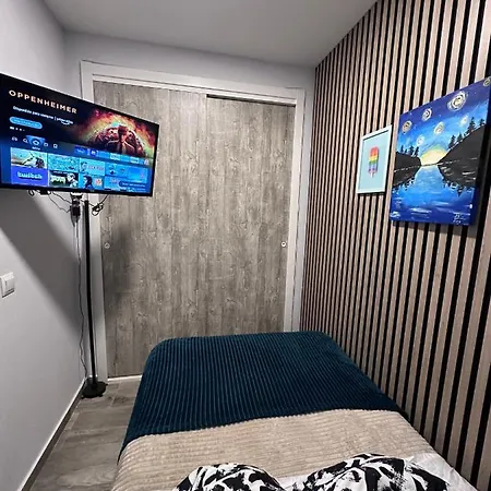 In Guest - Cozy By Rio With Sofa Bed In The Living * Madrid