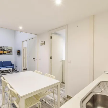 Apartment En Cuatro Caminos 6 Personas *