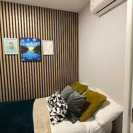 In Guest - Cozy By Rio With Sofa Bed In The Living Pensión *