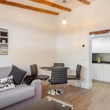 Apartment Bright Duplex- 1bd 1,5 Bth - Sol