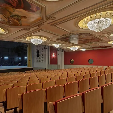 Hotel Umusic 5*