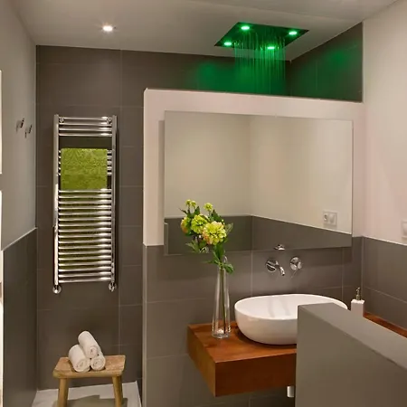 Jacinto Benavente-chromotheraphy Experience