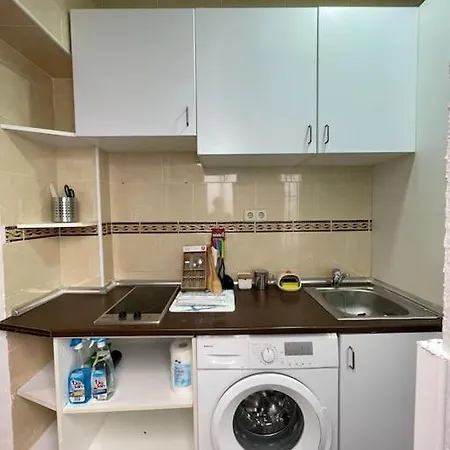 Juan Pantoja, 2 En Metro Alvarado Apartment