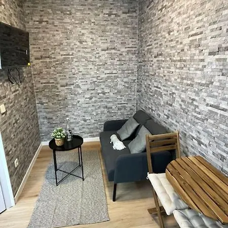 Juan Pantoja, 2 En Metro Alvarado Apartment *