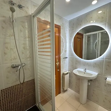 Alojamiento Urgel Apartment *