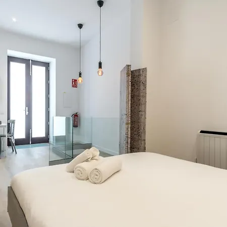 Modern And Bright- 2 Bd 2 Bth - Center 马德里