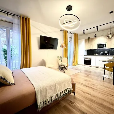 Center Stylish Ac *