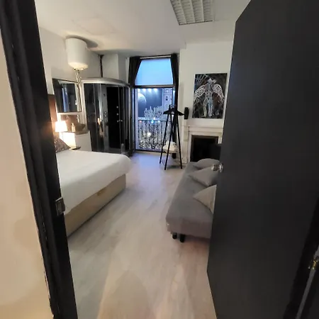 Opera Apartment *